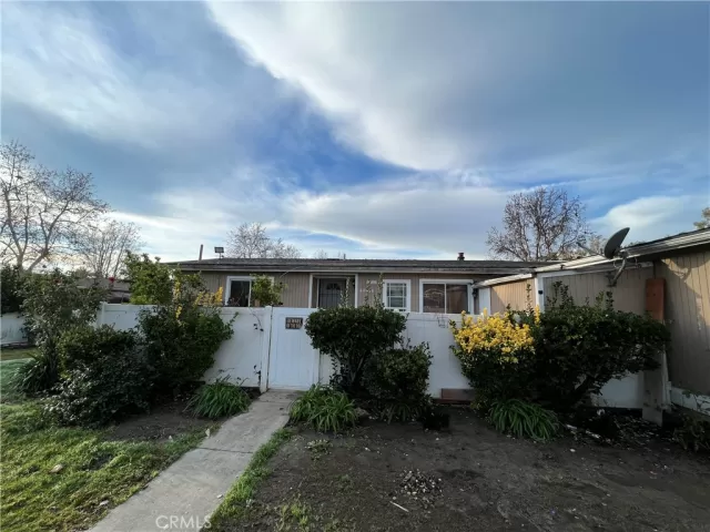 MLS: OC23003368 Condo For Sale