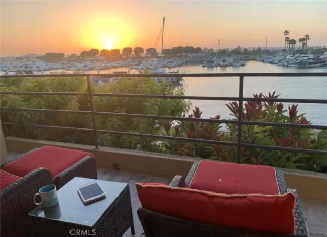 MLS: OC23003830 Condo For Sale