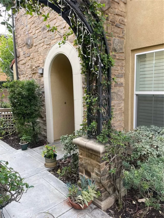 MLS: OC23003884 Condo For Sale