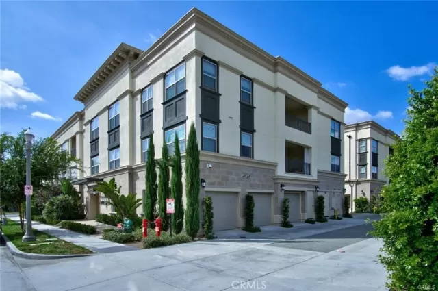 MLS: OC23004186 Condo For Sale