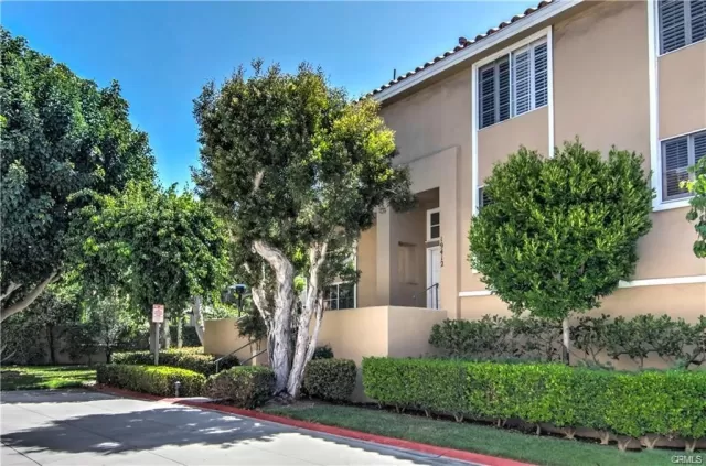 MLS: OC23004289 Condo For Sale