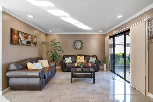 MLS: OC23004530 Condo For Sale