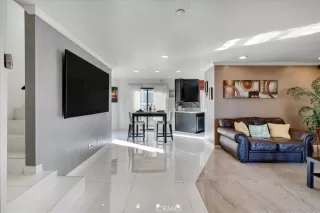 Photo #4: OC23004530 Listing 