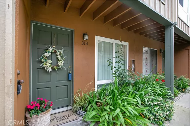 MLS: OC23004633 Condo For Sale