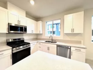 Photo #4: OC23004869 Listing 