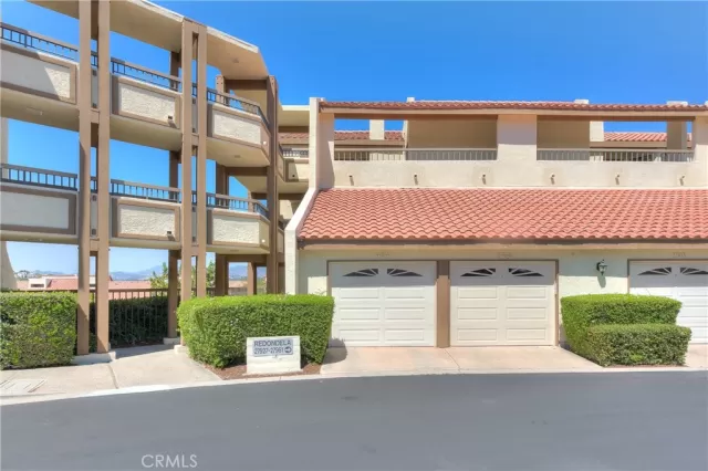 MLS: OC23005350 Condo For Sale
