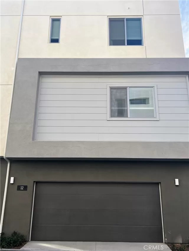 MLS: OC23005352 Condo For Sale