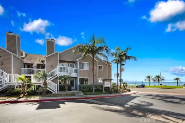 MLS: OC23005458 Condo For Sale