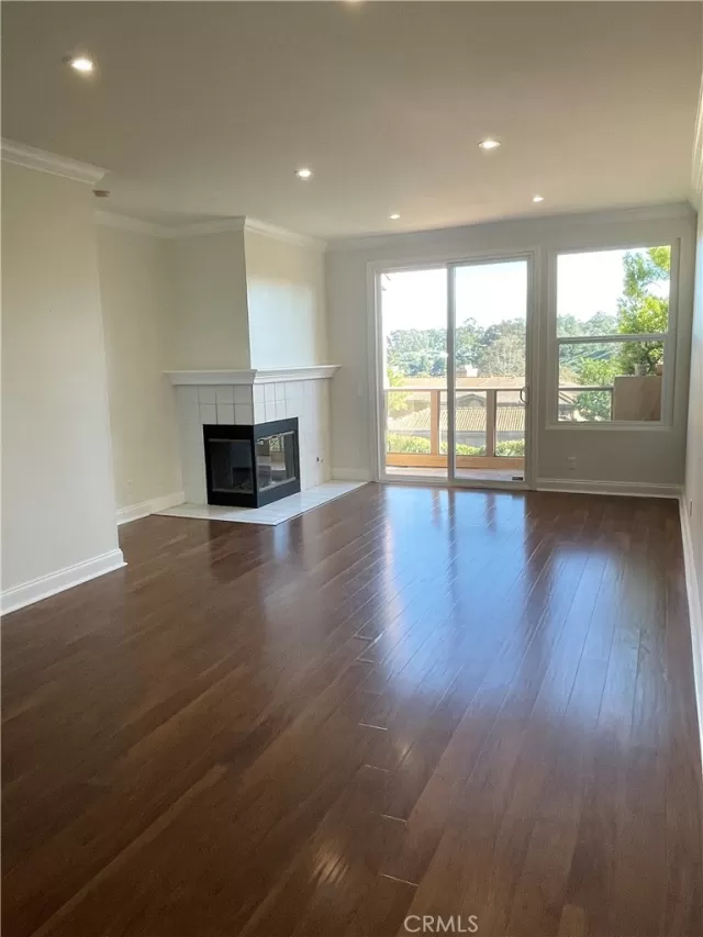 MLS: OC23005621 Condo For Sale