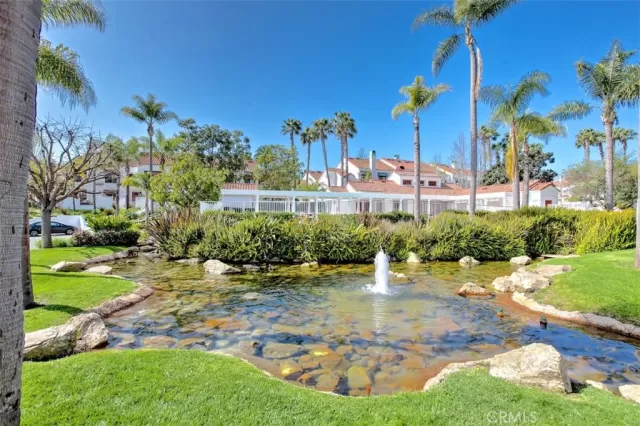 MLS: OC23006187 Condo For Sale