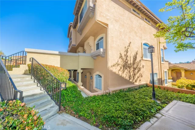 MLS: OC23006613 Condo For Sale