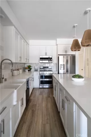 Photo #5: OC23006680 Listing