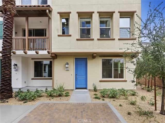 MLS: OC23006888 Condo For Sale