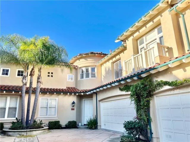 MLS: OC23007546 Condo For Sale