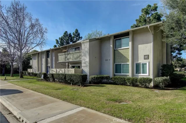 MLS: OC23007703 Condo For Sale