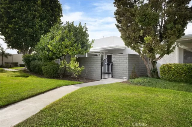 MLS: OC23007761 Condo For Sale