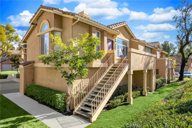 MLS: OC23007910 Condo For Sale