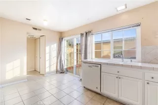 Photo #5: OC23008022 Listing 