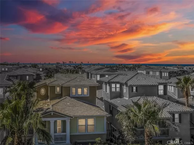 MLS: OC23008143 Condo For Sale