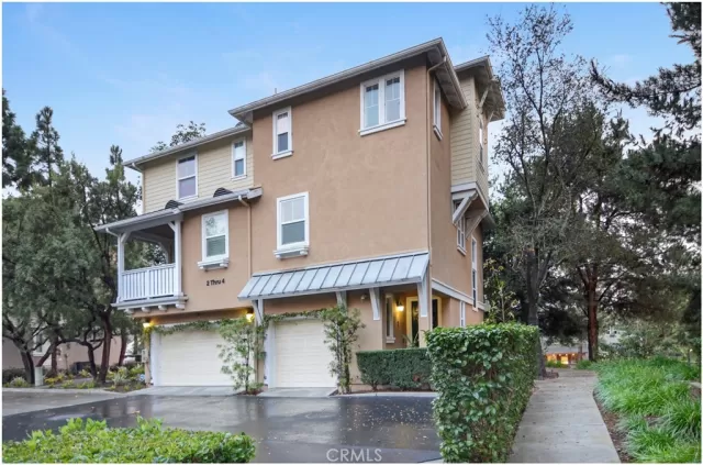 MLS: OC23008177 Condo For Sale