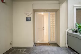 Photo #2: OC23008366 Listing