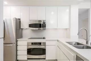 Photo #3: OC23008366 Listing