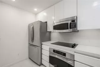 Photo #4: OC23008366 Listing