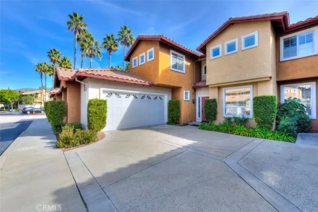 MLS: OC23008519 Condo For Sale