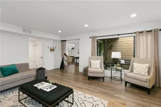 Photo #4: OC23008568 Listing 