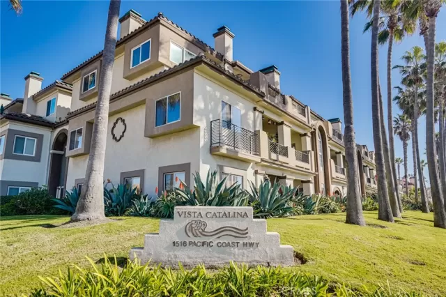 MLS: OC23008569 Condo For Sale