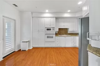 Photo #4: OC23008710 Listing