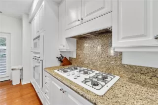 Photo #6: OC23008710 Listing