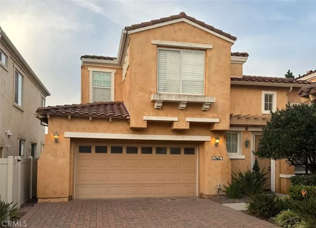 MLS: OC23008939 Condo For Sale