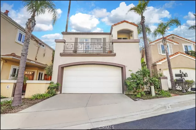 MLS: OC23009457 Condo For Sale