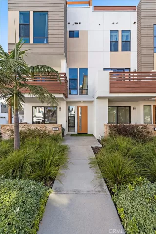 Photo #4: OC23009643 Listing