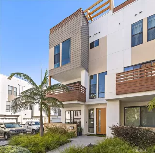 Photo #5: OC23009643 Listing