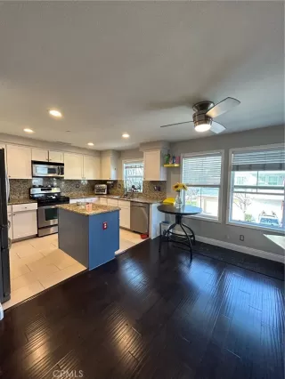 Photo #2: OC23009849 Listing