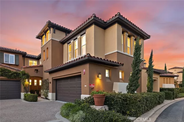 MLS: OC23009906 Condo For Sale