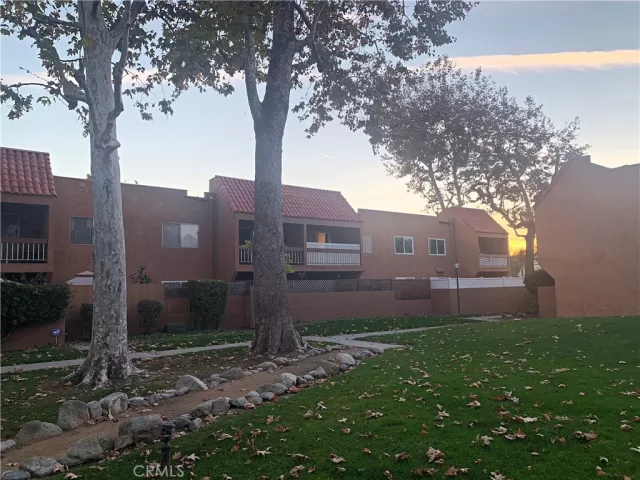 MLS: OC23009935 Condo For Sale