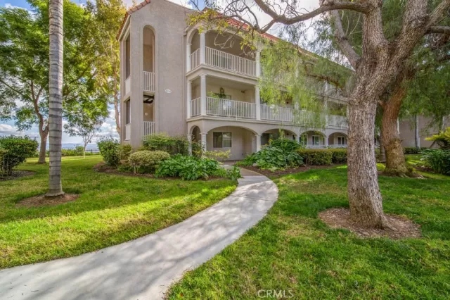 MLS: OC23010364 Condo For Sale