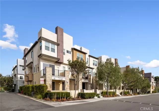 MLS: OC23010436 Condo For Sale