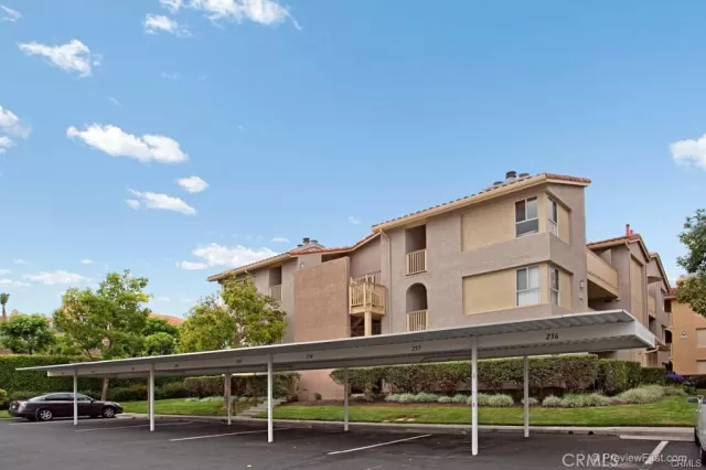 MLS: OC23011134 Condo For Sale