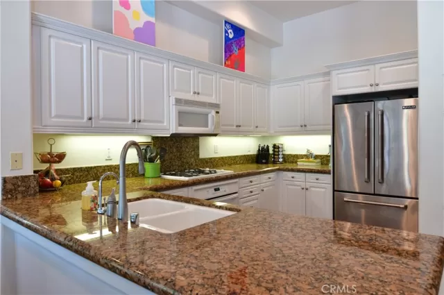 MLS: OC23011305 Condo For Sale