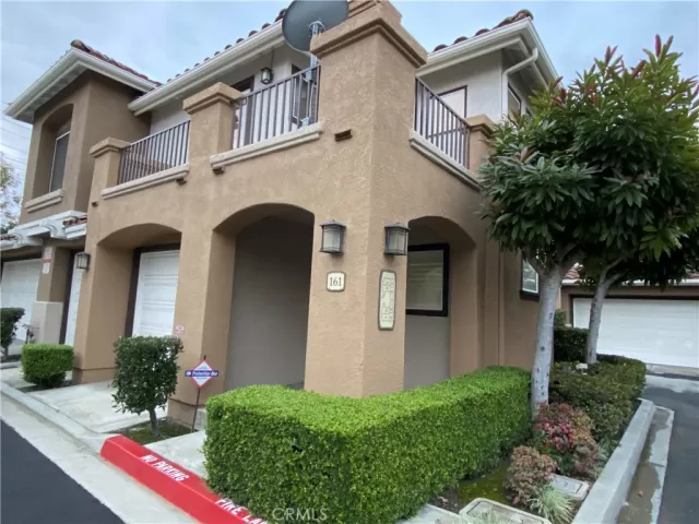 MLS: OC23011375 Condo For Sale