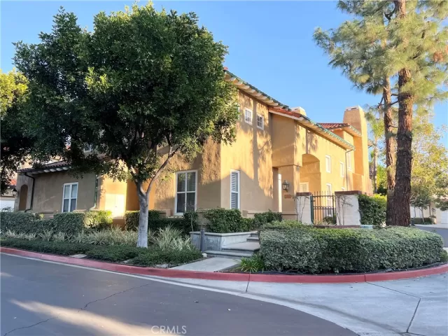 MLS: OC23011588 Condo For Sale