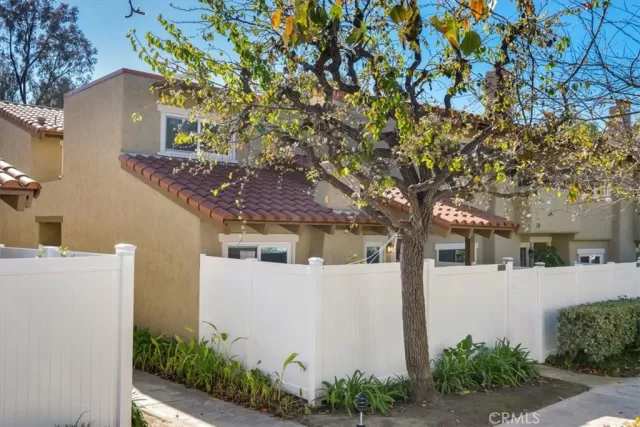 MLS: OC23012164 Condo For Sale