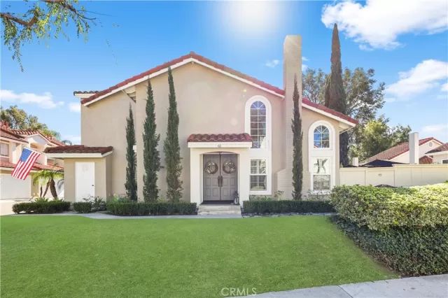 MLS: OC23012327 Condo For Sale