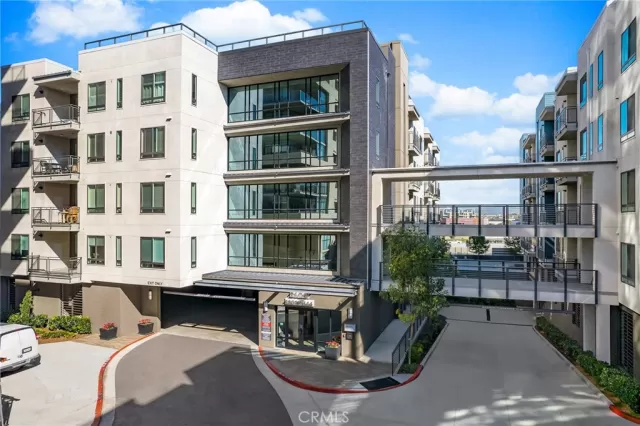 MLS: OC23012515 Condo For Sale