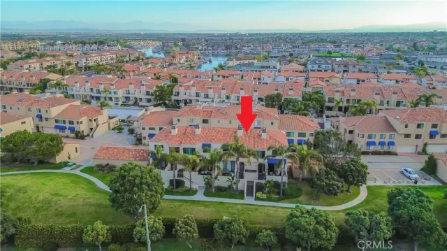 MLS: OC23012535 Condo For Sale