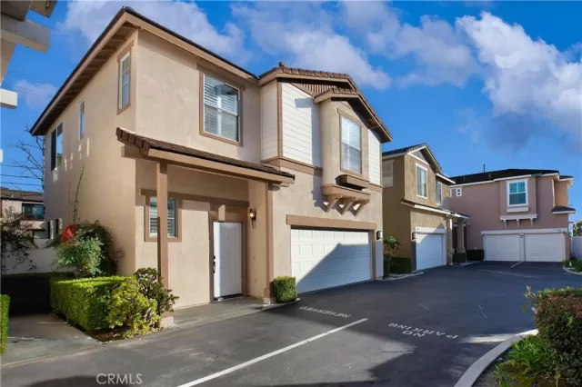 MLS: OC23012538 Condo For Sale